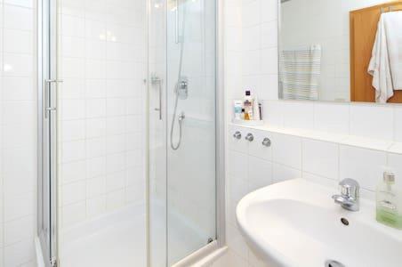 Komfortferienwohnung Zentrum Ludwigsburg Bagian luar foto