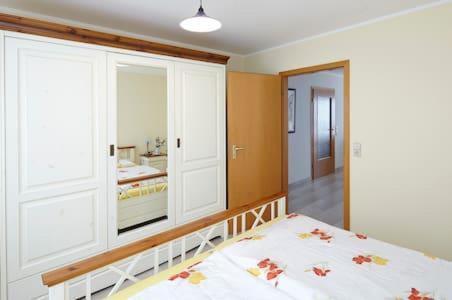 Komfortferienwohnung Zentrum Ludwigsburg Bagian luar foto